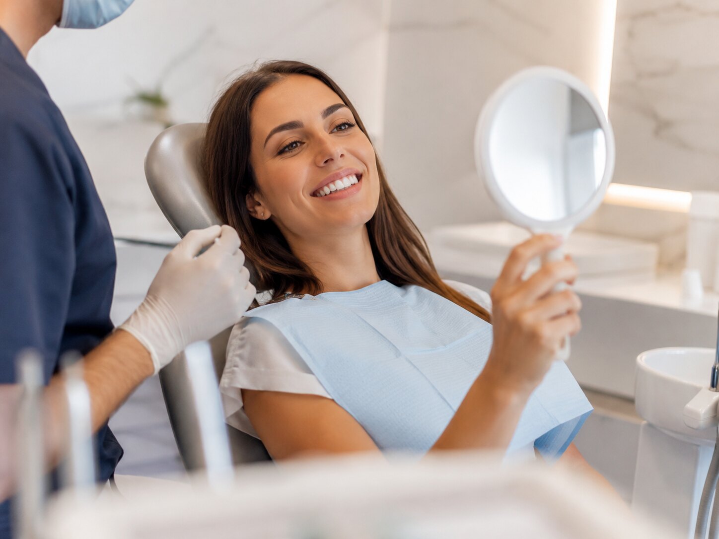 Tratamiento de blanqueamiento dental en clínica premium